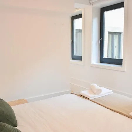 Lindo 2 Quartos Com Patio - Batalha - C