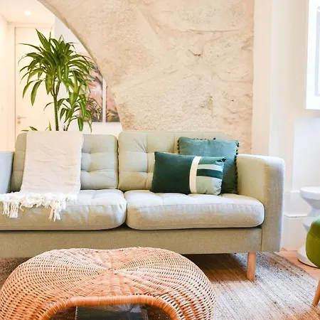 Lindo 2 Quartos Com Patio - Batalha - C * Porto