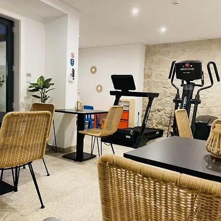 Lindo 2 Quartos Com Patio - Batalha - C * Porto