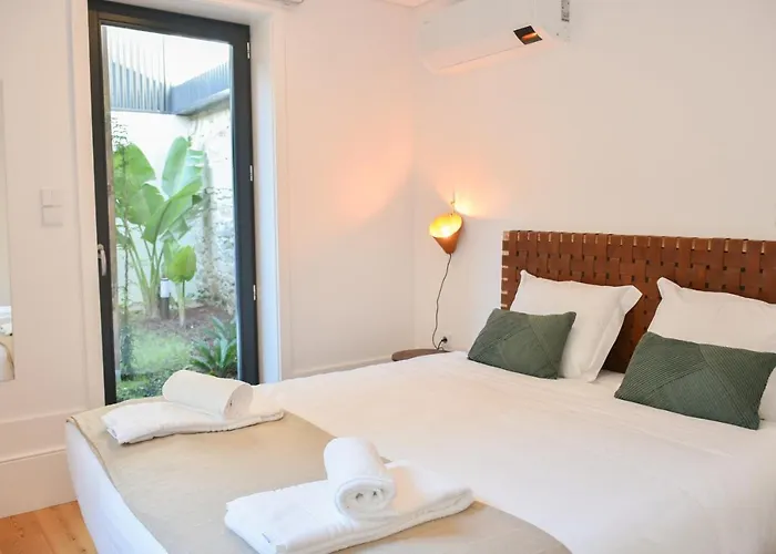 Lindo 2 Quartos Com Patio - Batalha - C Daire