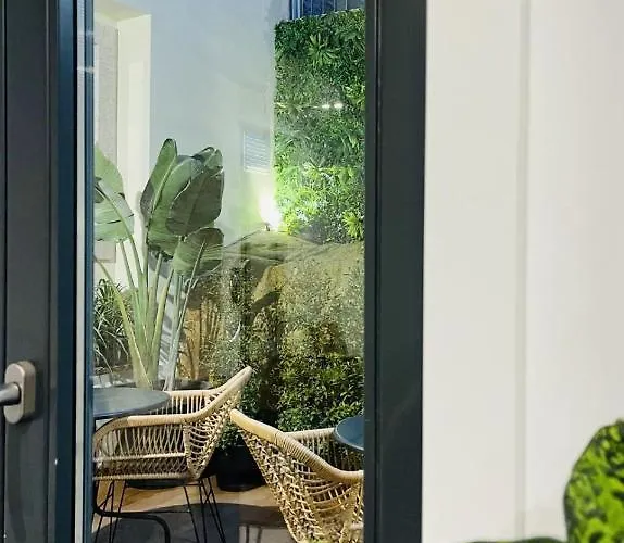 Lindo 2 Quartos Com Patio - Batalha - C