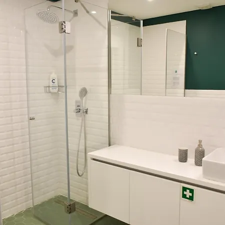 Lindo 2 Quartos Com Pátio - Batalha - C * Oporto