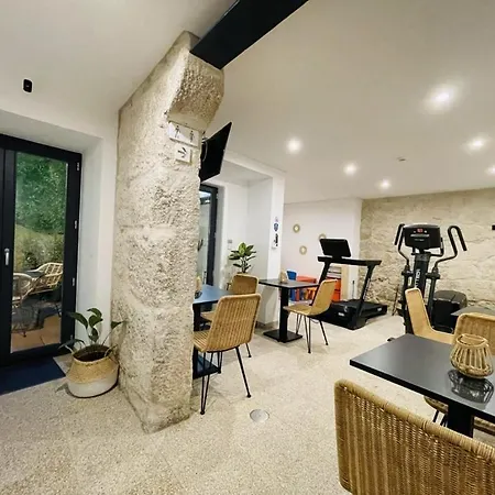 Lindo 2 Quartos Com Pátio - Batalha - C Oporto