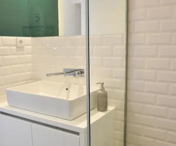 Lindo 2 Quartos Com Patio - Batalha - C * Πόρτο